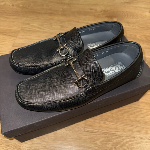 Ferragamo Logo Plaque Slip-On Loafers - Picture 3 of 4